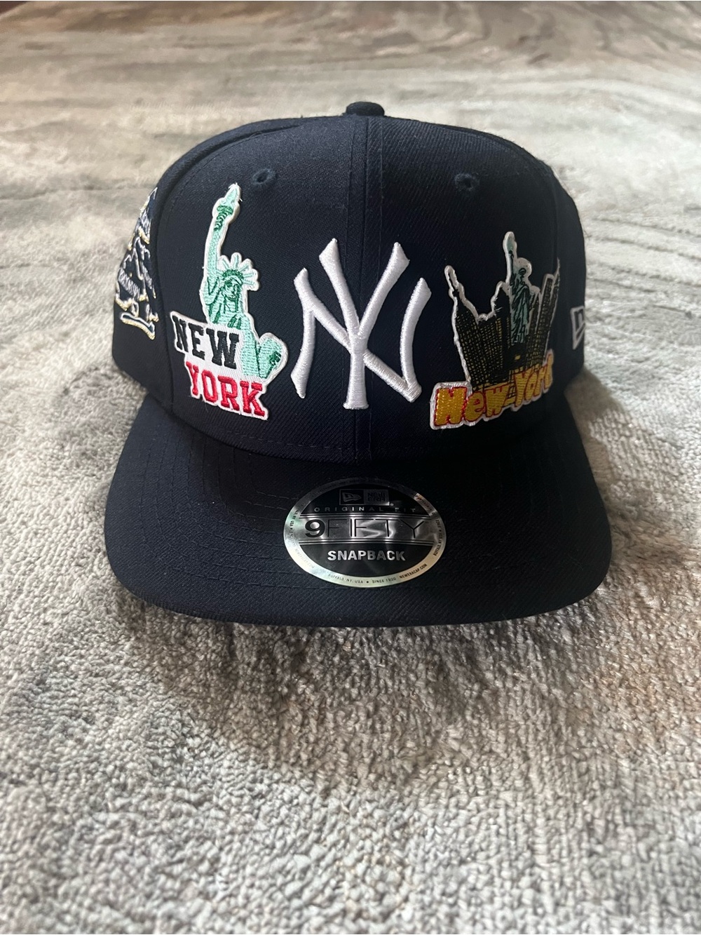New Era navy  NY Yankees Patch Snapback with Multicolor City Patches
